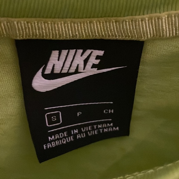 Nike crop top - Picture 2 of 2